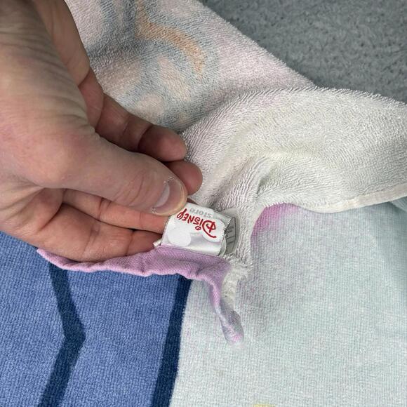 Vintage Disney Lizzie McGuire Beach Towel 29x57.5 Graphic Y2K Glam - Picture 4 of 6